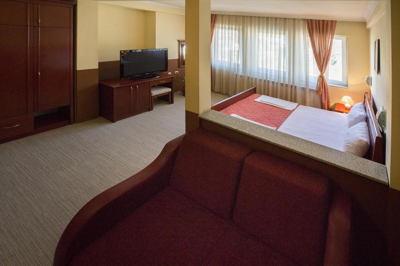 Hotel Atlas 新帕扎尔 外观 照片